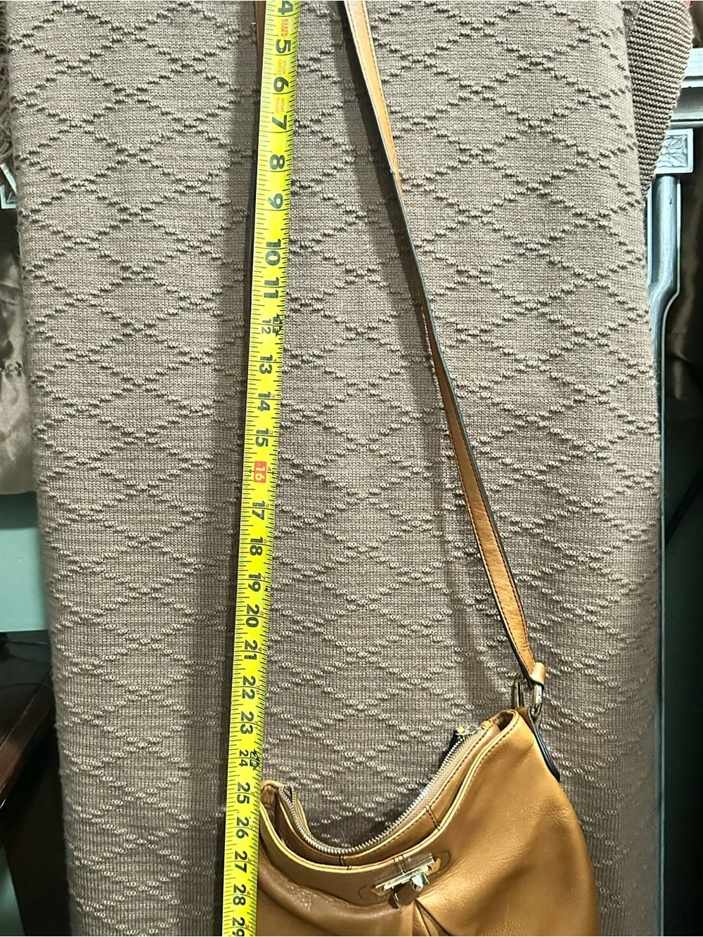 Women's Tan Leather Crossbody Bag - Classic Everyday Style